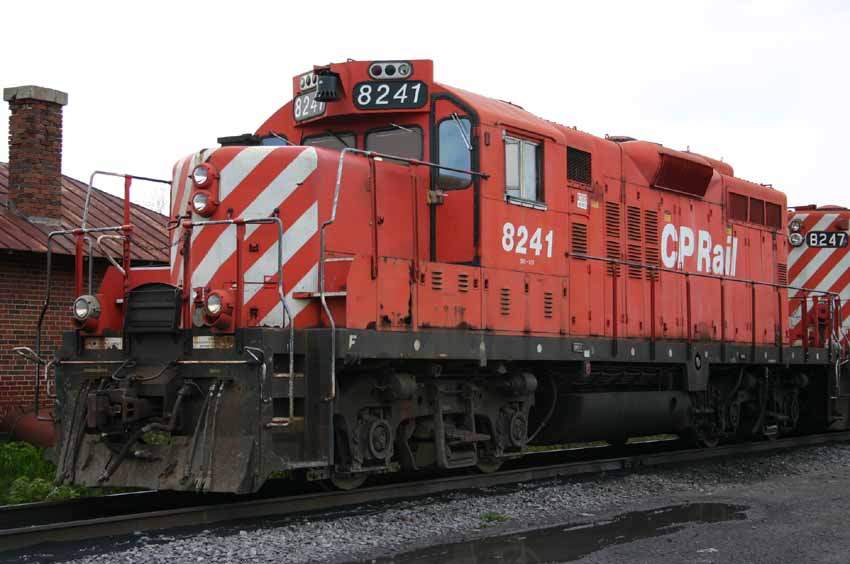 Photo of CP 8241 GP 9u parked at Lacolle QC