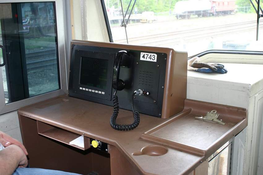 Photo of CSX 4743 conductors side