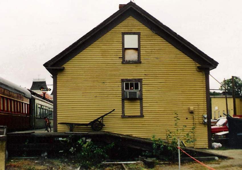 Photo of B&M freight house at North Conway, NH