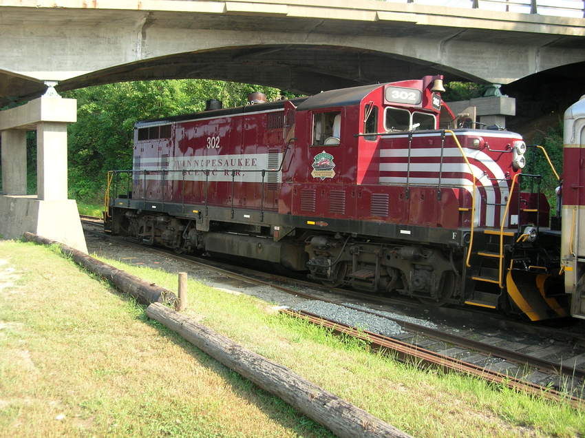 Photo of Lake Winnipesaukee Scenic Railroad 302 GP7 at Meredith, NH