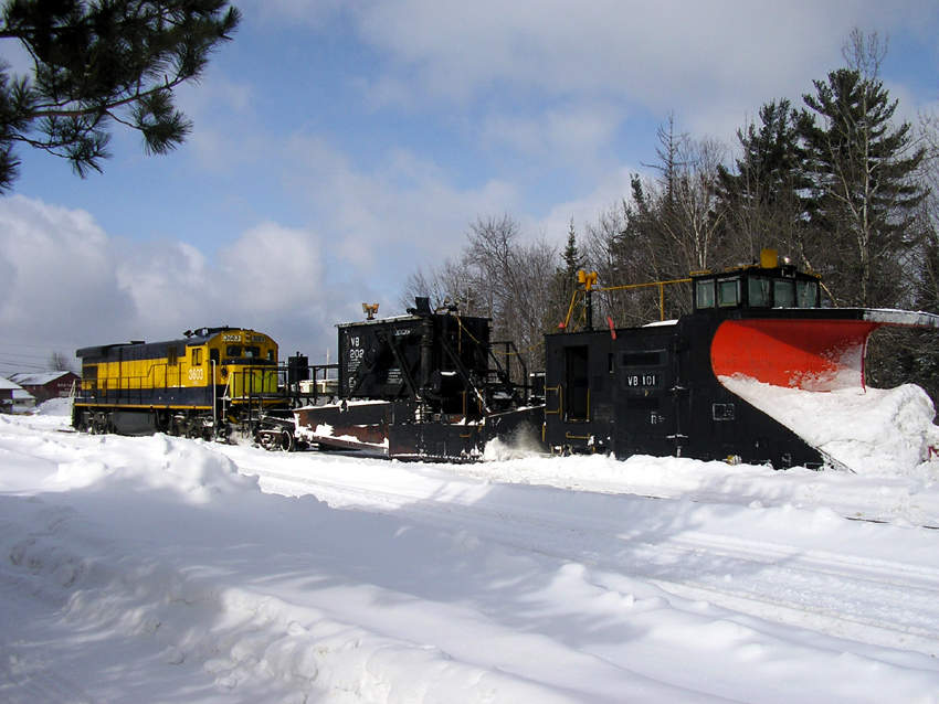 Photo of Montreal, Maine and Atlantic preparing to plow the tracks