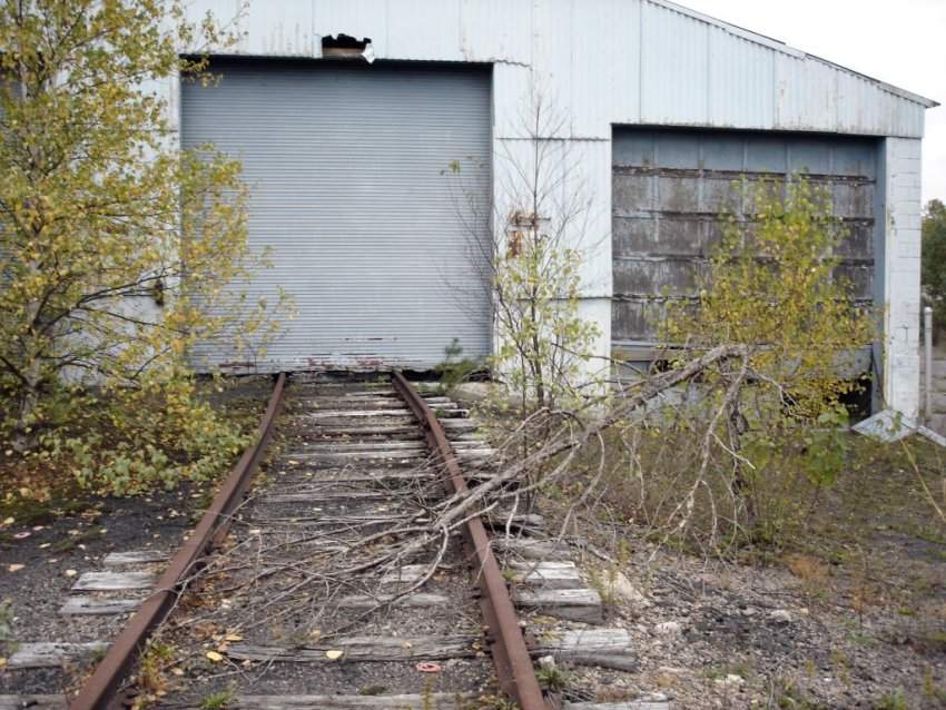 Photo of Abandoned Benson Mines engine shed