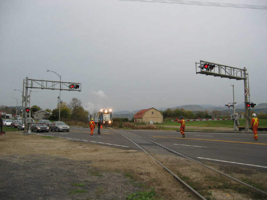 Photo of CFC 522 stoping because of installation of new lowering gates