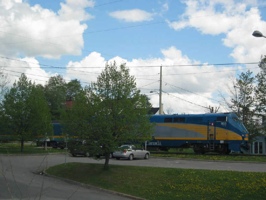Photo of VIA train 25 taken at Charny, (Québec)