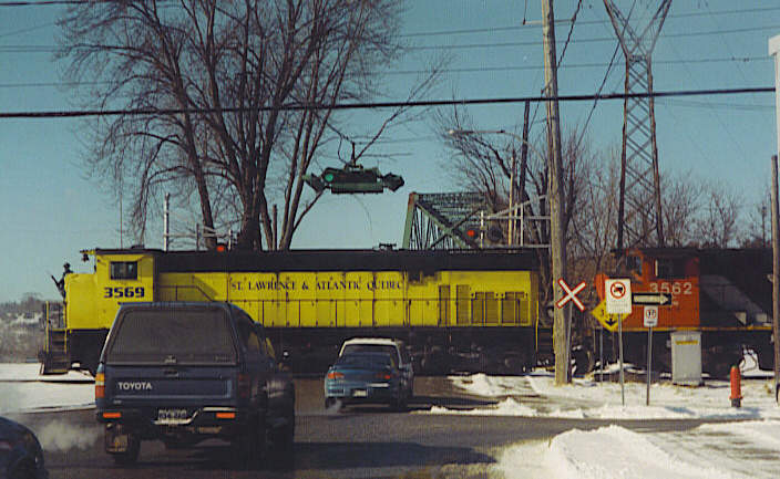 Photo of MLW M420 3569 St-Laurent & Atlantique at Richmond, (Québec)