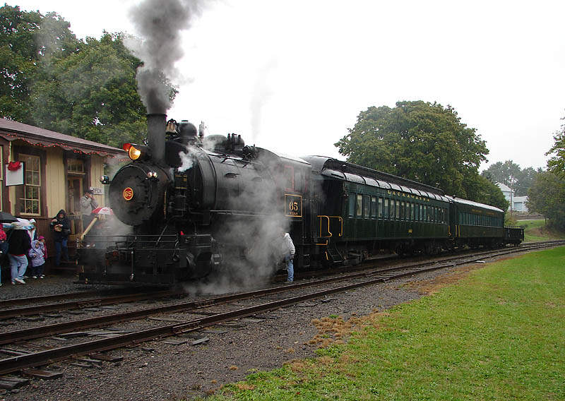 Photo of WK&S passenger train