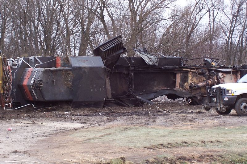 Photo of MEC 375 wrecked in Momence, IL