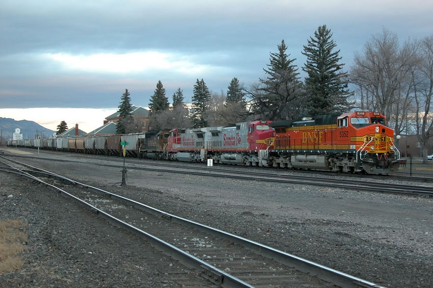Photo of BNSF unit grain train