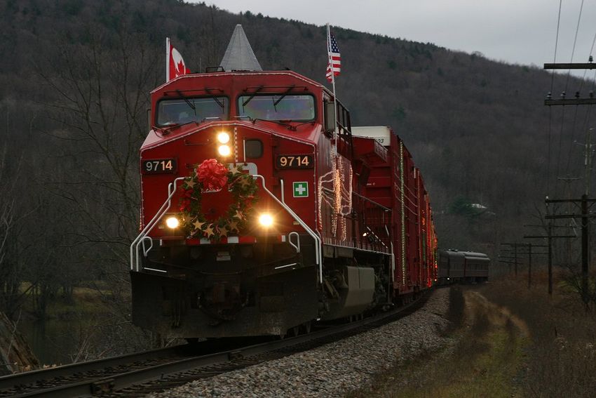 Photo of CP 2005 Holiday Train