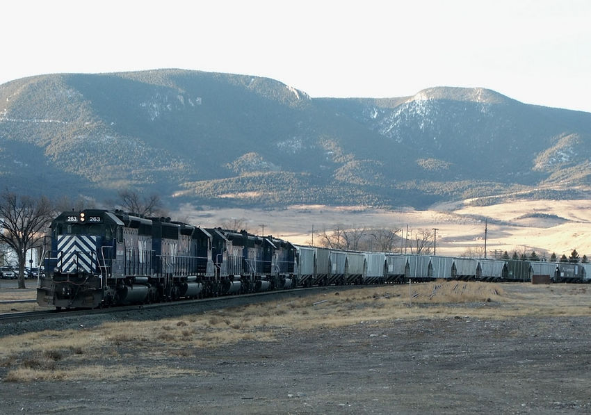 Photo of MRL helpers in Livingston to push grain train over the mountains
