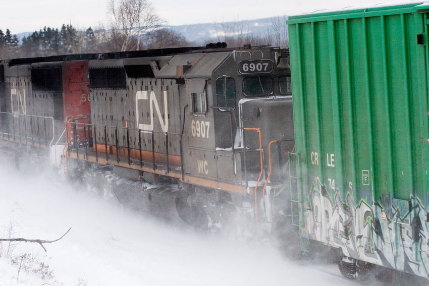 Photo of Going away shot of ex WC 6907 SD40-3 on CN 150