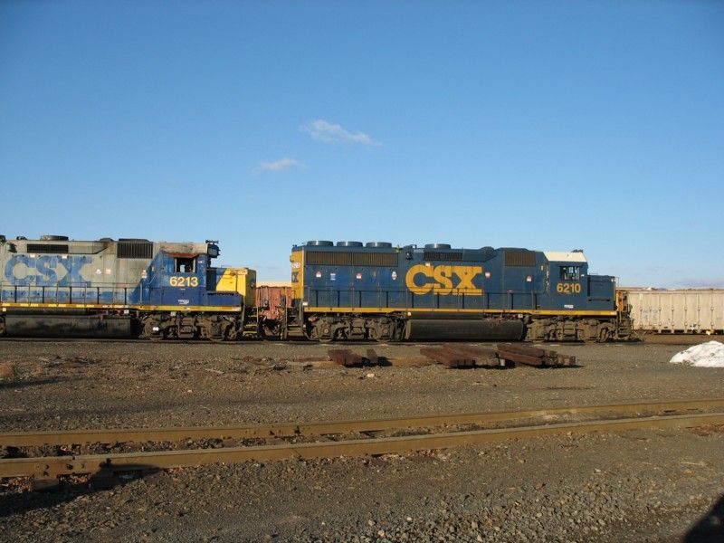 Photo of GP40-2's at Ceder Hill