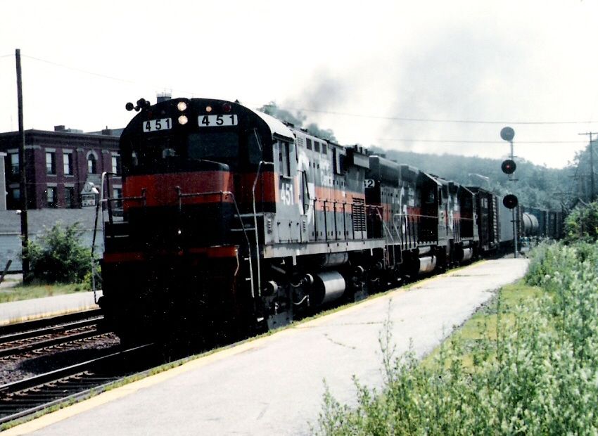 Photo of BADH highballs Ayer with an Alco leader in 1994