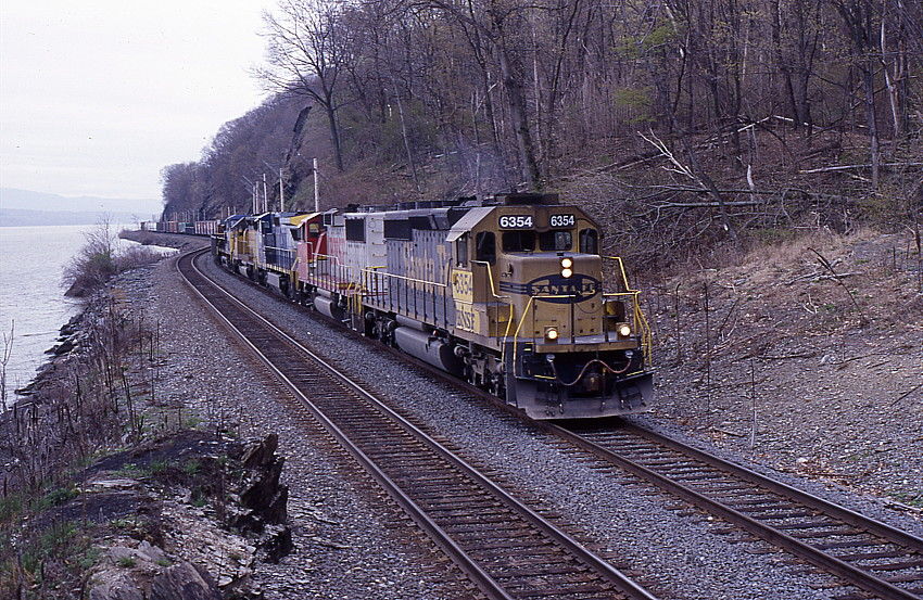 Photo of CSX Q404 with a assortment of western power