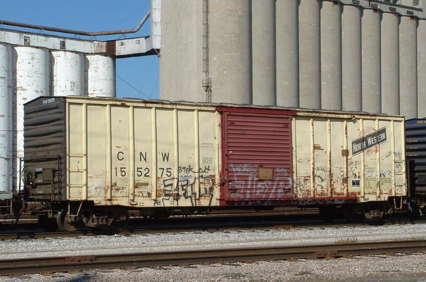 Photo of CNW Boxcar #155275