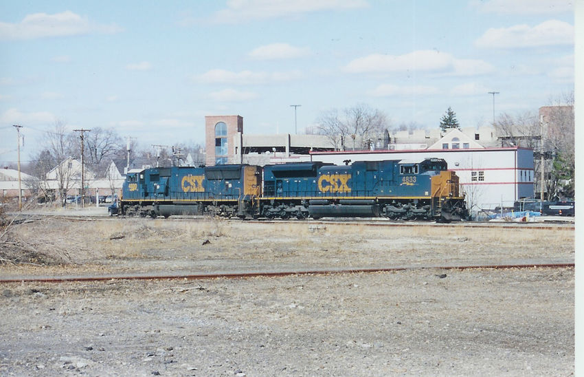 Photo of CSX4833 and 4800