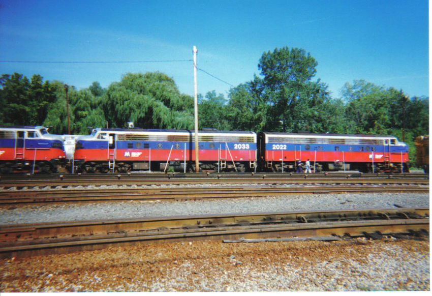 Photo of Metro North FL9s in the deadline