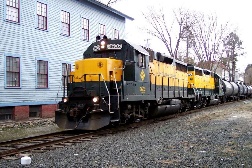 Photo of a pair of GP35s roll through New Milford, CT