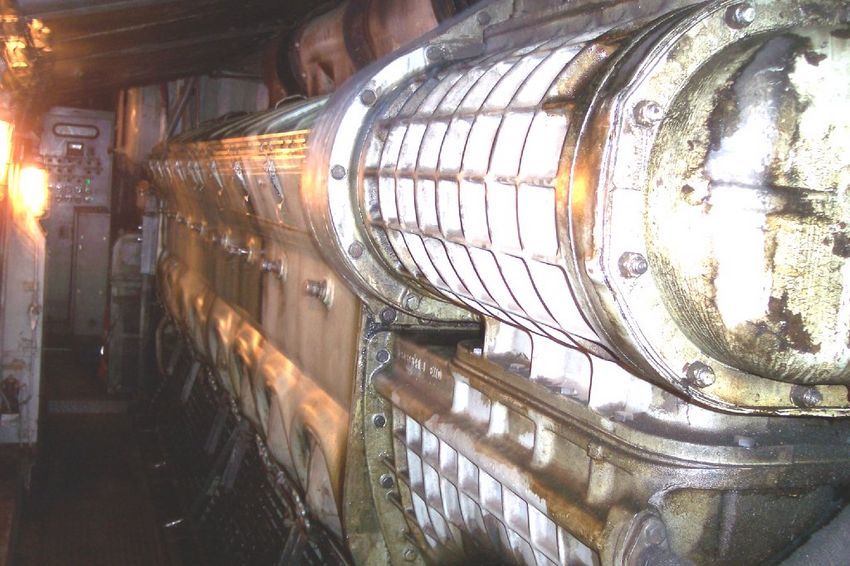 Photo of inside the engine of F10 413.