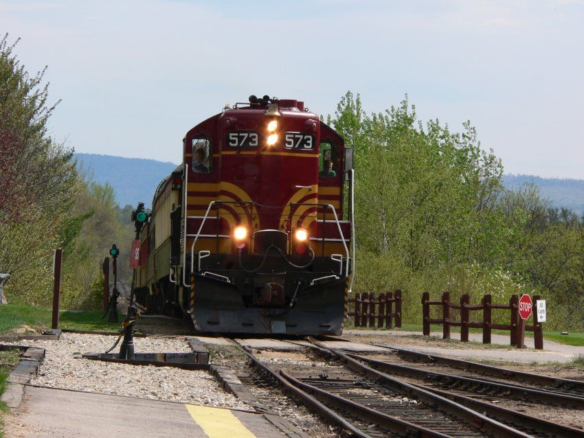 Photo of Conway Scenic 573 coasts into North Conway Station