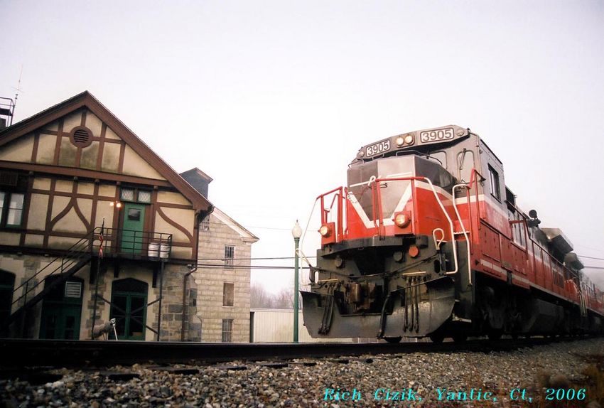 Photo of Johnson City Coal train passing through Yantic Ct