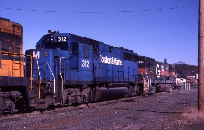Photo of B&M GP40-2 312 at Ayer 1984