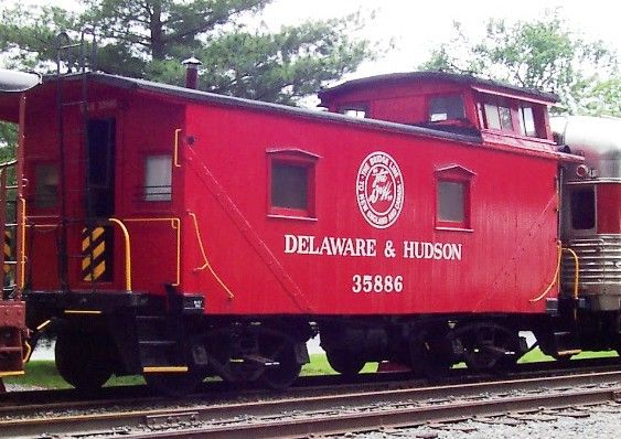 Photo of Delaware and Hudson caboose # 35866