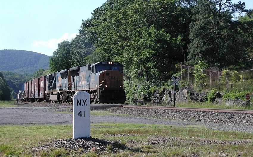 Photo of Q-417 Southbound on the River Line