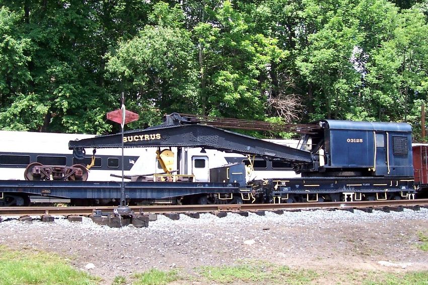 Photo of A railroad crane