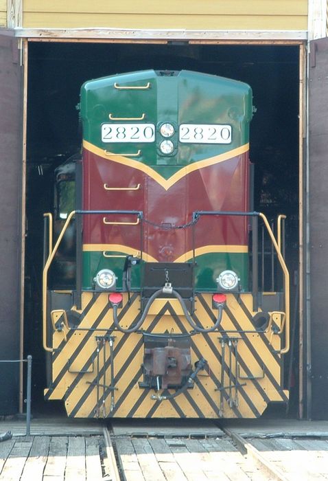 Photo of CSRR 2820 is disappearing into the roundhouse