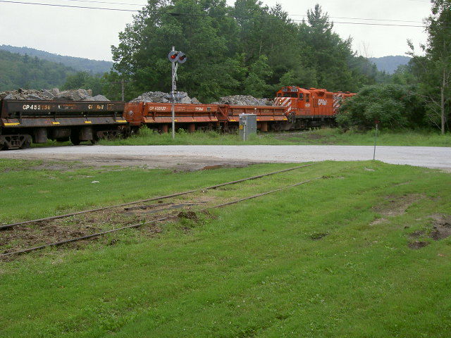 Photo of Green Mountrain Railroad Stone Xtra at Cuttingsville, Vt  07-02-06
