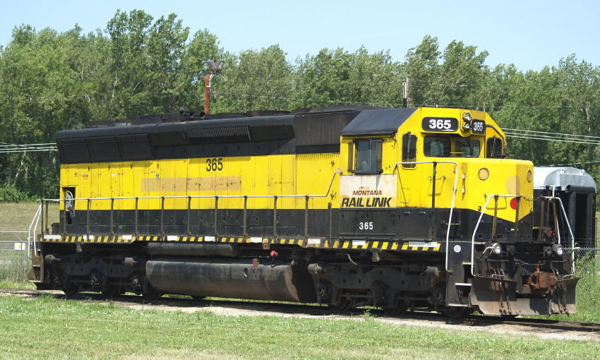 Photo of Montana Rail Link unit #365 - strange color!