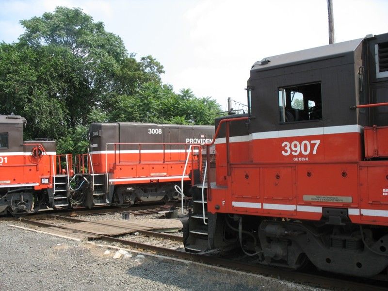 Photo of 3907, 3008, and 4001 in Middletown