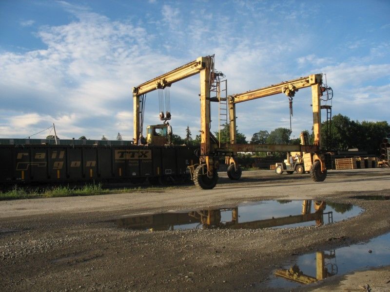 Photo of The travel crane at the Pawtucket yards (Boston Railway Terminal)