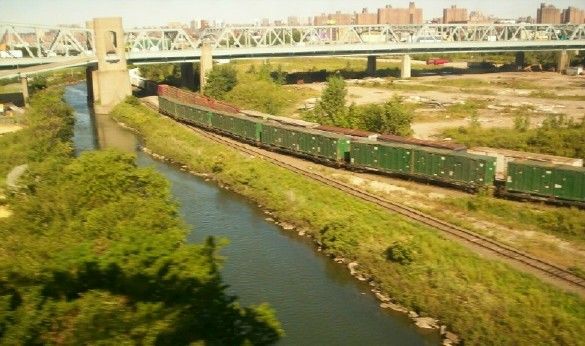 Photo of Freight trains entering Oak Point Yard
