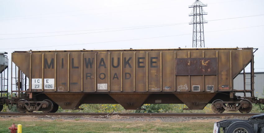 Photo of Milwaukee Road covered hopper