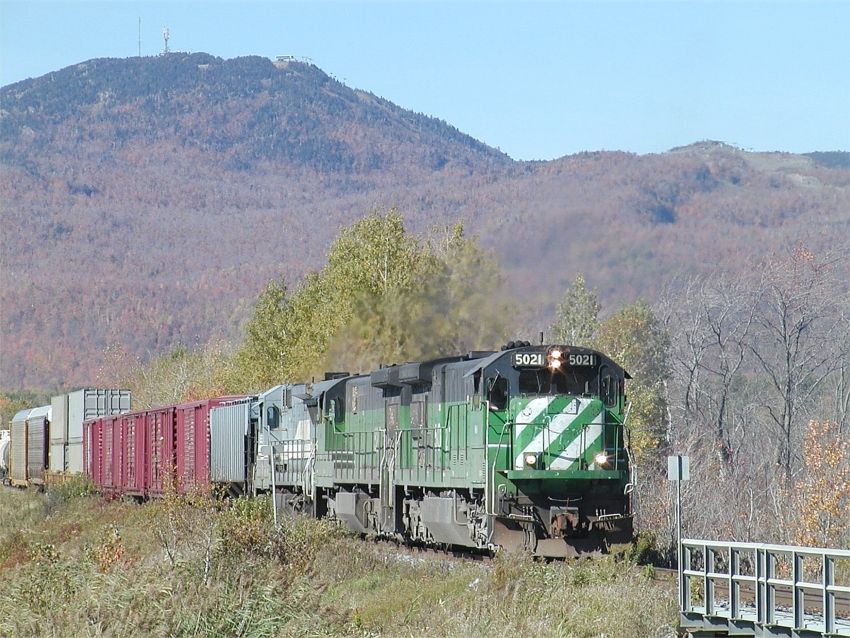 Photo of MM&A 5021 approaches Magog, Quebec