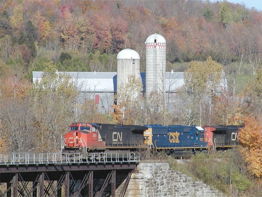 Photo of CN 393 on the bridge at Richmond, Que
