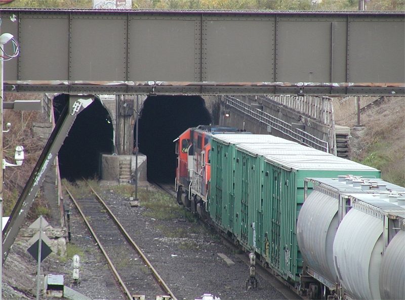 Photo of CN 6401 heading into Windsor Tunnel