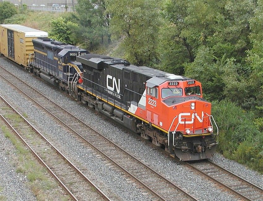 Photo of CN ES44DC leads an old SD45 leaser on 393 in Montreal