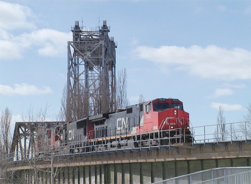 Photo of CN train 120 on the Victoria Bridge at St Lambert, Que