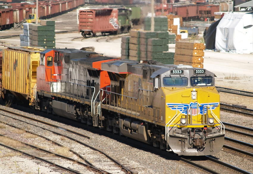 Photo of UP #5553 & CN #2616 roll past the American Royal