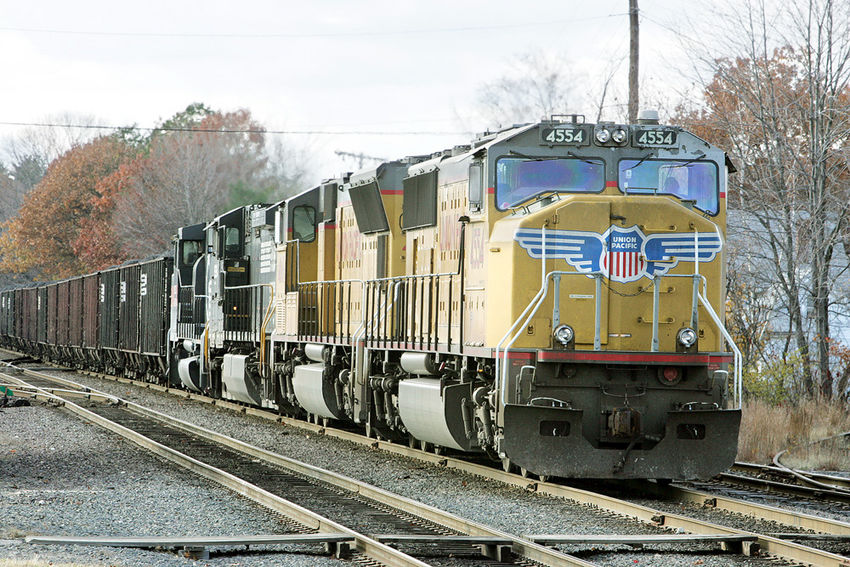 Photo of UP 4554 leading Bow coal train at Ayer, MA