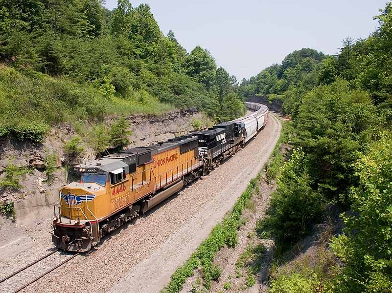 Photo of NS 42T passes through Parkers Lake, KY with UP 4446 leading.