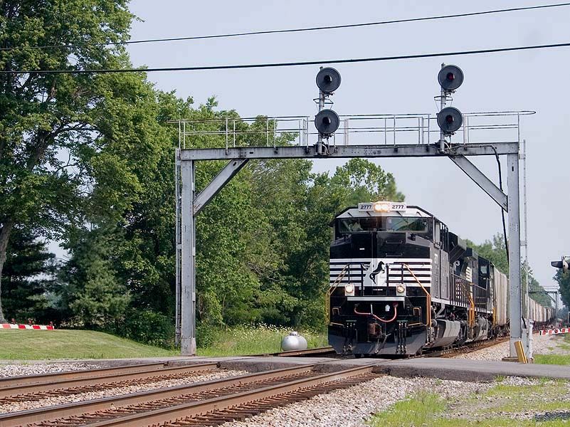 Photo of NS 2777 leads grain train 54Z at Waynesburg, KY.