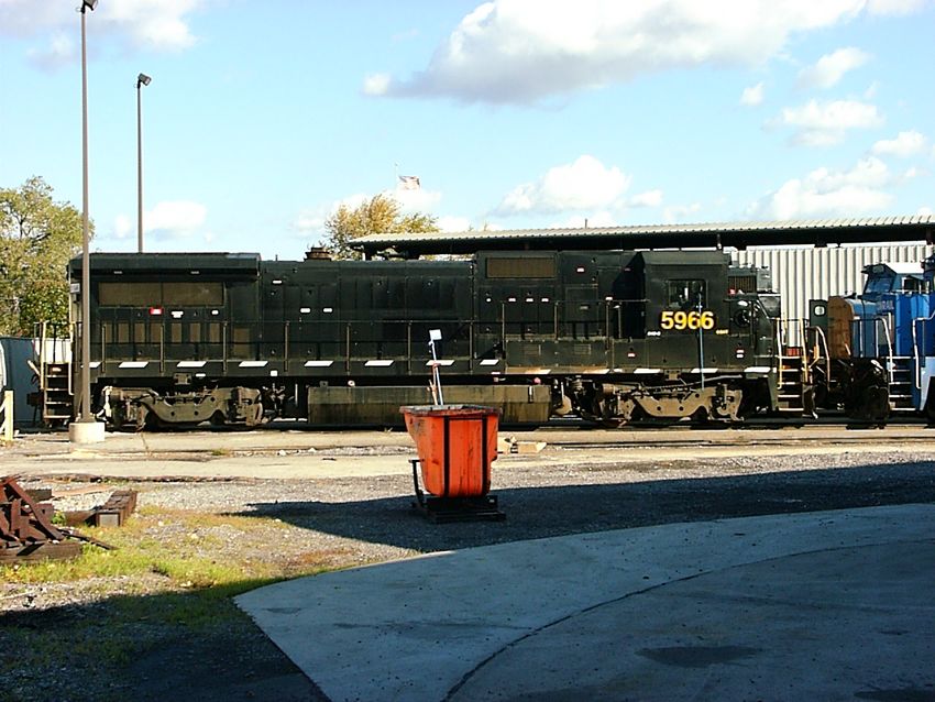 Photo of CSX 5966 In New Paint?