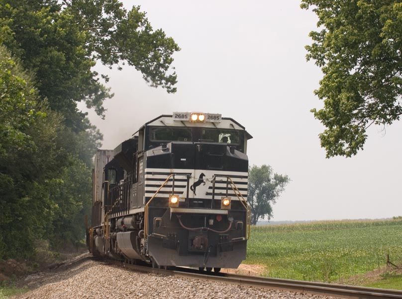 Photo of NS 2685 leads NS 223 into Princeton, IN.