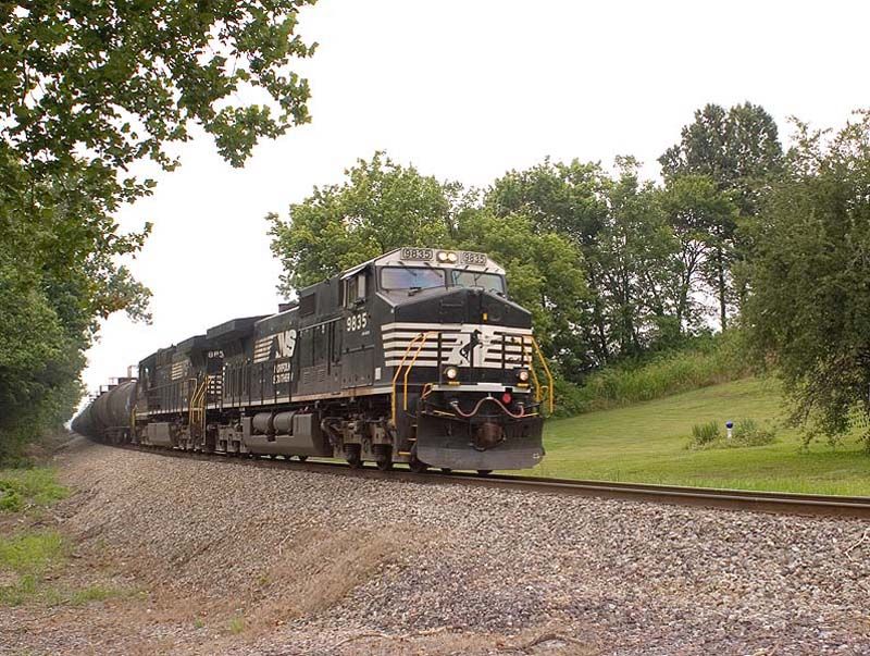 Photo of NS 69G has NS 9835 at the point. Princeton, IN.