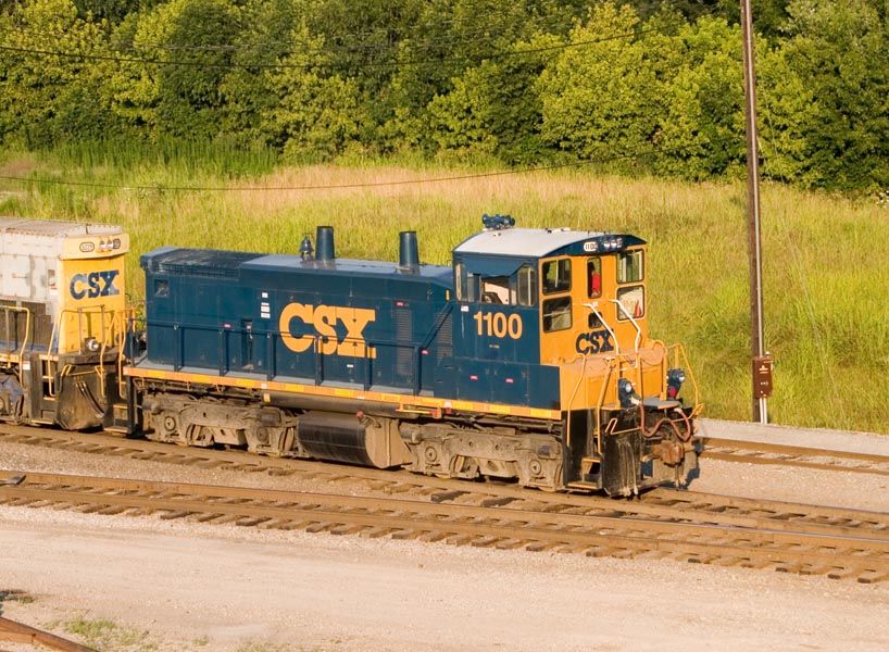 Photo of CSX SW1500 #1100 works Howell Yard at Evansville, IN.