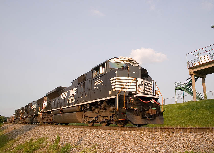 Photo of NS 2694 leads NS train 376 through New Albany, IN.